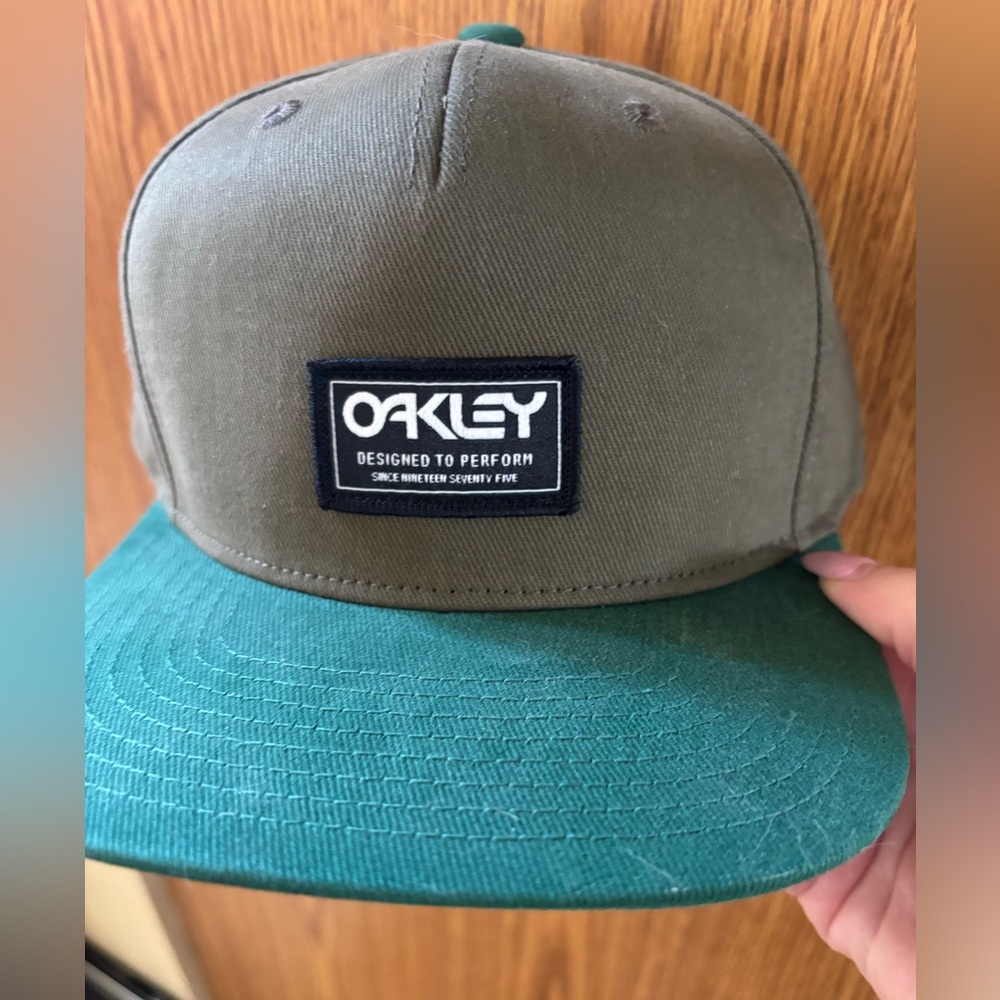 Oakley Dark Green Hat new with tags